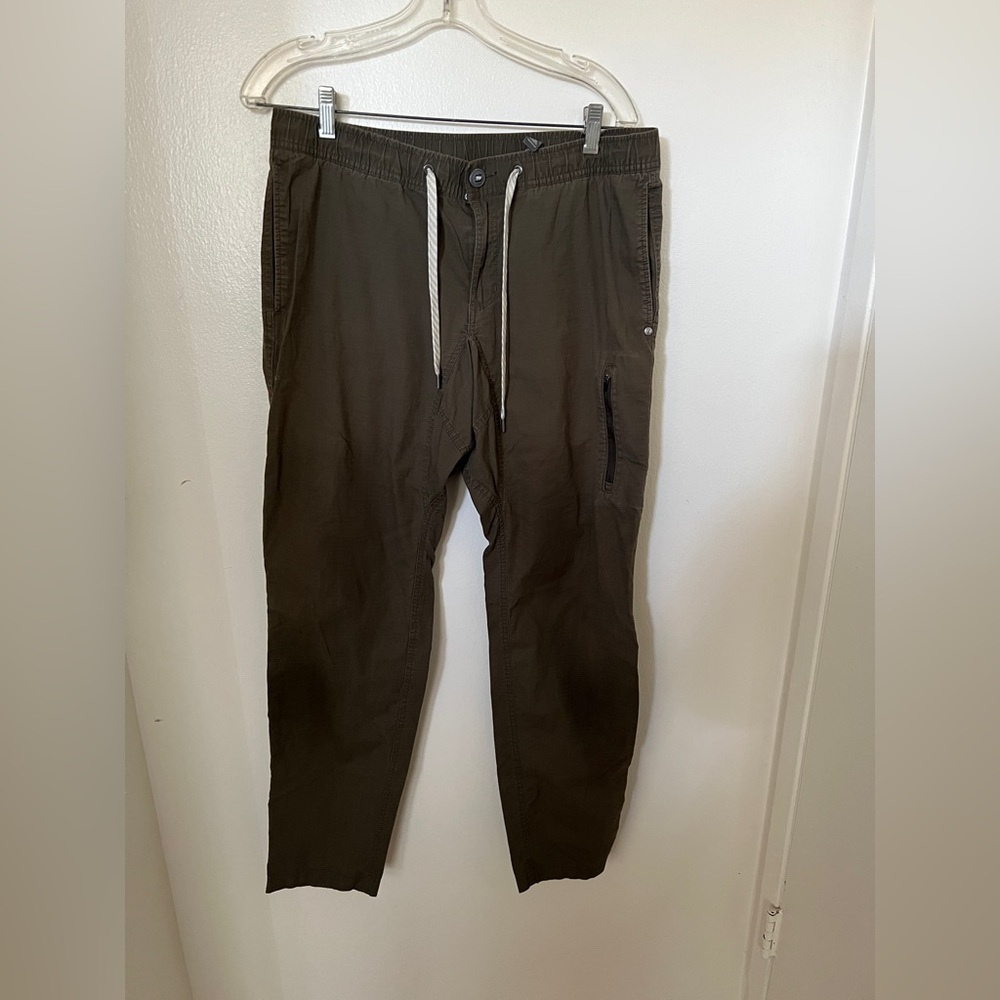 Vuori men’s Ripstop Pant hiking climbing athletic green organic cotton
